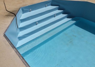 revetement piscine escalier